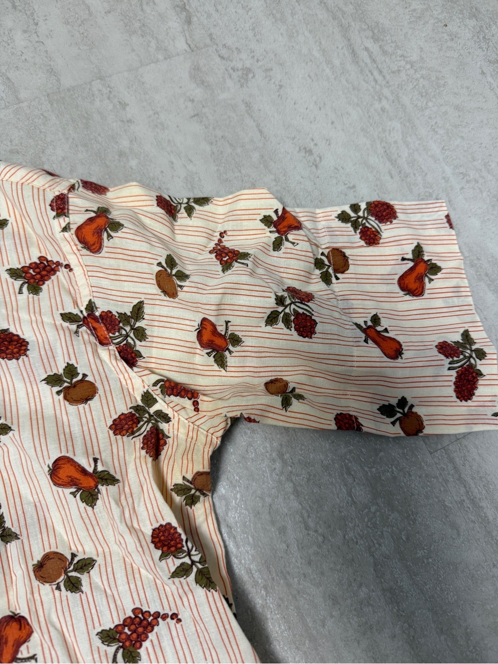 Vintage 90's shirt pears apples and grapes short sleeve button up shirt - Picture 3 of 10